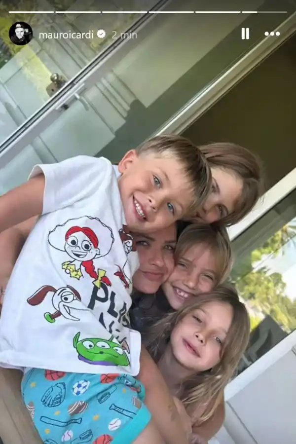 La China Suárez con Amancio, Mangolia, Francesca e Isabella en al casa de los sueños de Wanda