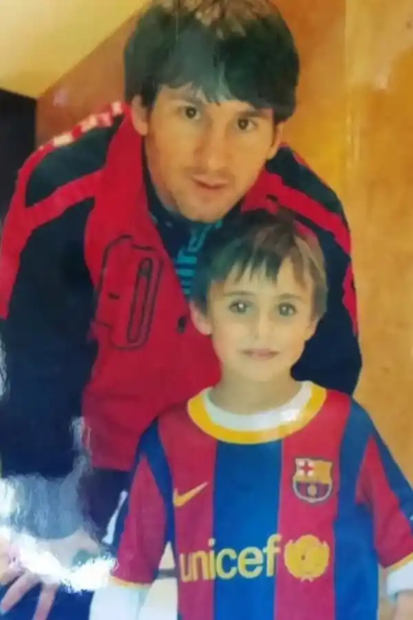 SUEÑO CUMPLIDO. El día que Alex conoció a Messi.