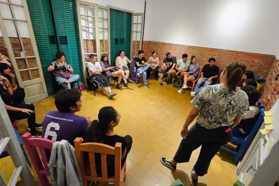 BROTES. Desde talleres, cafés, almuerzos populares, hasta noches de recitales, el espacio busca ser mucho más que un centro cultural. / CORTESÍA NATALIA SERRANO