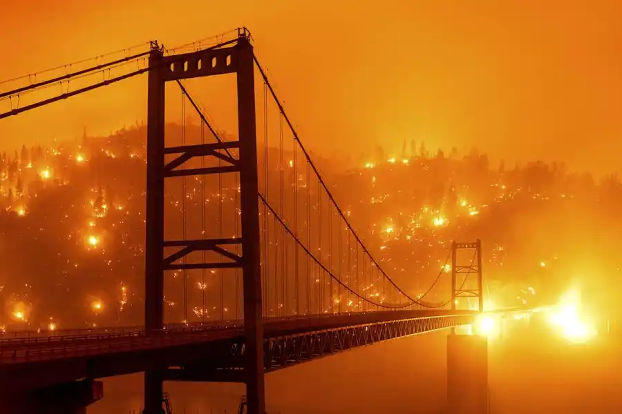 California: impresionantes imágenes del avance de los incendios forestales
