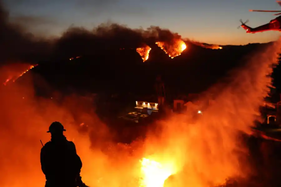 California: impresionantes imágenes del avance de los incendios forestales