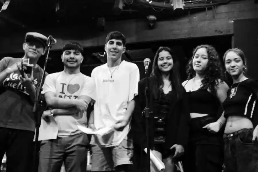 LAS NUEVAS VOCES. Los cantantes de la representación en Córdoba.