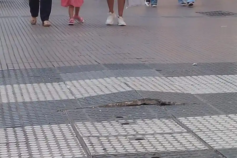 LA GACETA en WhatsApp: un mojón con historia y un intento de robo