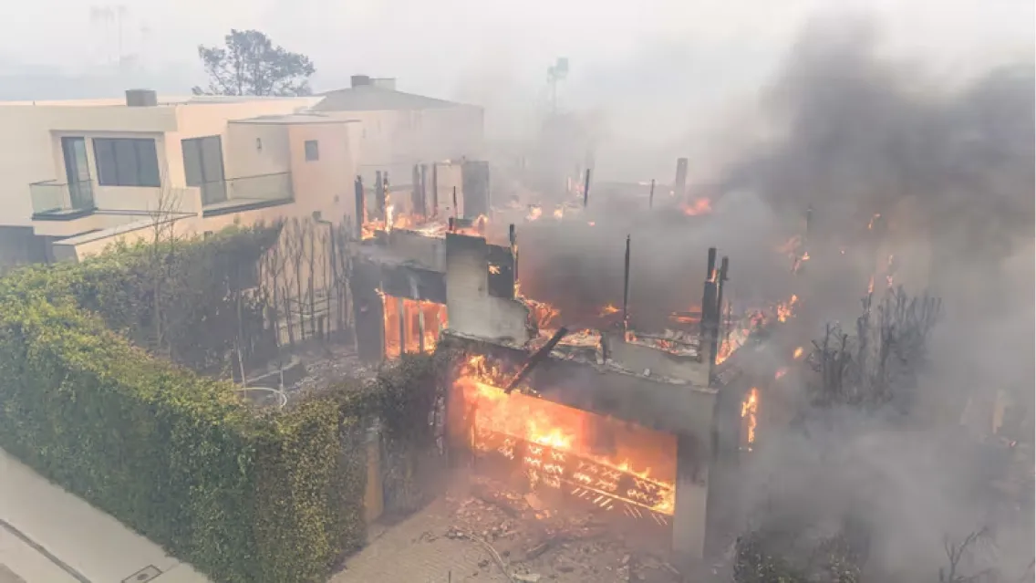 Incendios en California: el impactante antes y después de las casas de los famosos arrasadas por el fuego