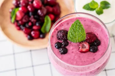 El poderoso batido que ayuda a dormir mejor: qué contiene y cómo prepararlo en casa