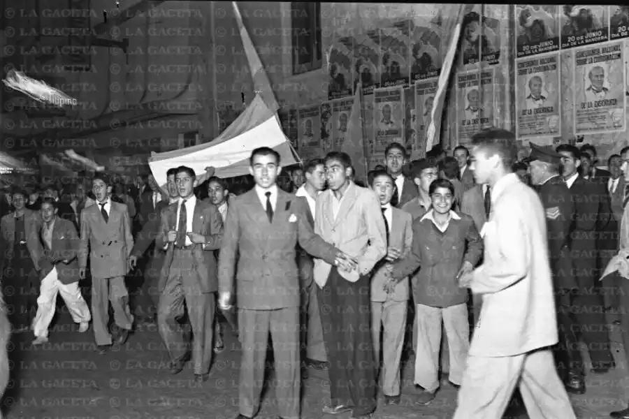 Recuerdos fotográficos: la plaza de las emociones, según pasan los años