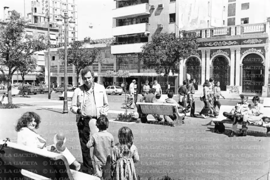Recuerdos fotográficos: la plaza de las emociones, según pasan los años