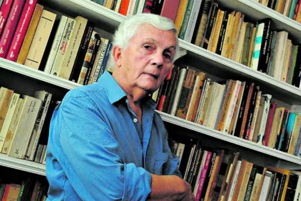 Falleció el periodista y poeta Arturo Álvarez Sosa