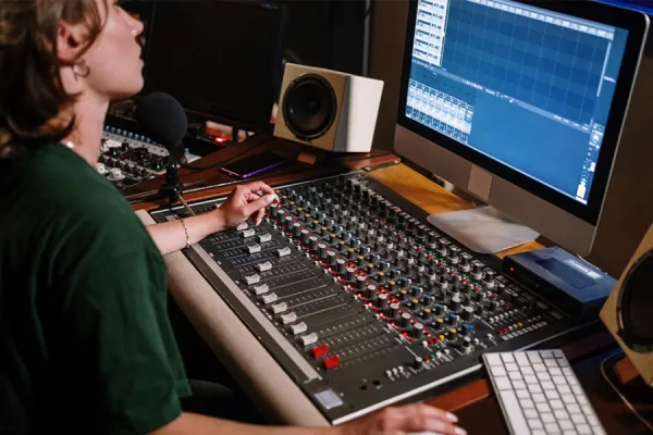 El sonido como carrera: la nueva ruta laboral que eligen cada vez más jóvenes