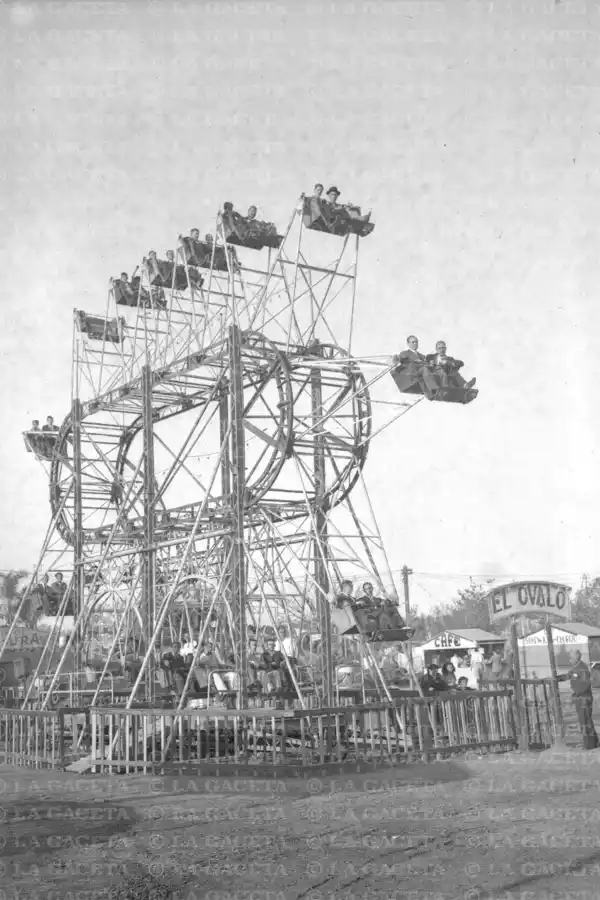 Recuerdos fotográficos: una vuelta al mundo con saco, corbata y sombrero, desde el parque 9 de Julio