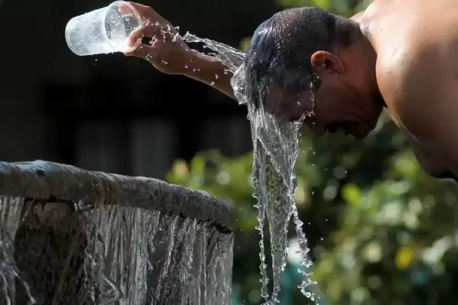 El calor comenzará a sentirse a media mañana y para el mediodía la temperatura promediaría los 31 °C.
