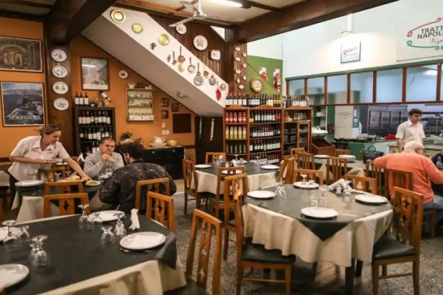 Un clásico bodegón es la primera sorrentinería del país y está en Mar del Plata.