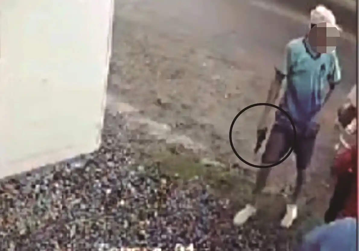 Los detenidos por agredir a un policía en Villa Carmela aseguran que quiso sobornarlos