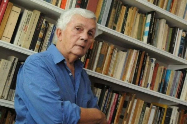 El adiós a Arturo Álvarez Sosa: “Su poesía es una  fiesta del lenguaje”