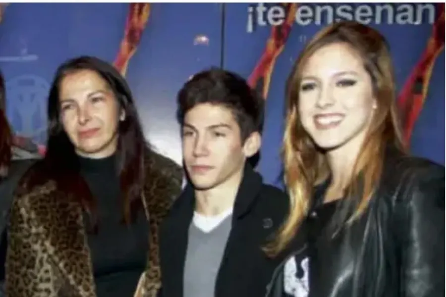 Alejandra junto a Fausto y a Antonia, en una foto de hace algunos años.