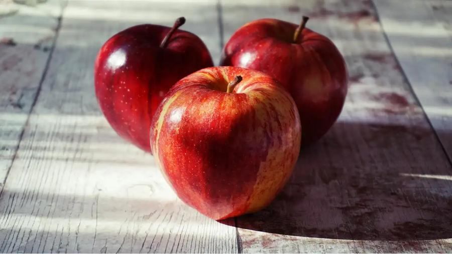 La manzana ayuda a limpiar el colon de manera natural
