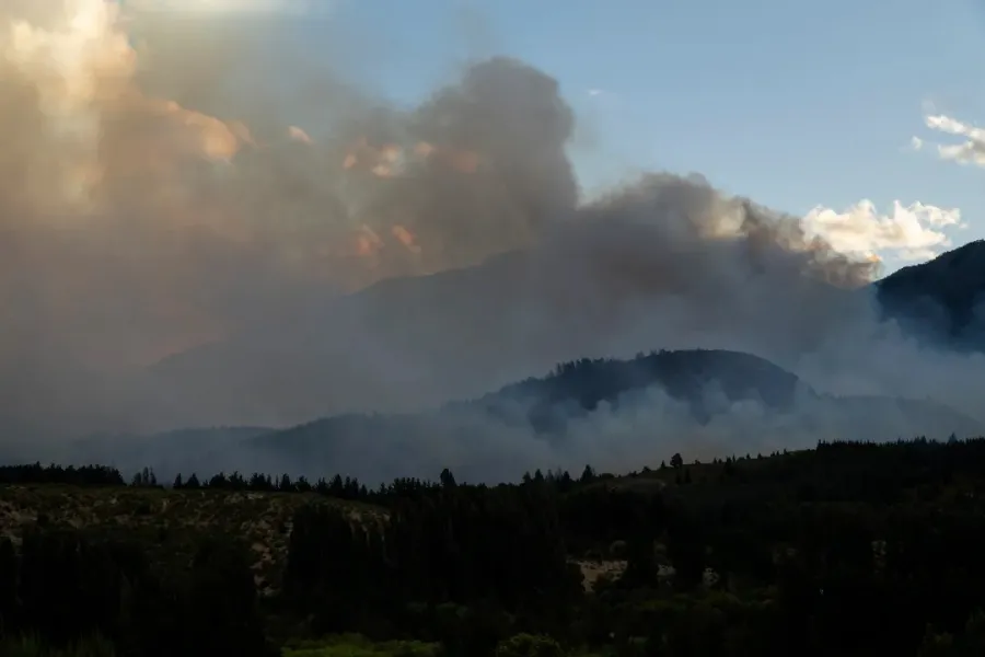 El fuego ya quemó todo: el incendio forestal en Epuyén ya arrasó con 2.000 hectáreas