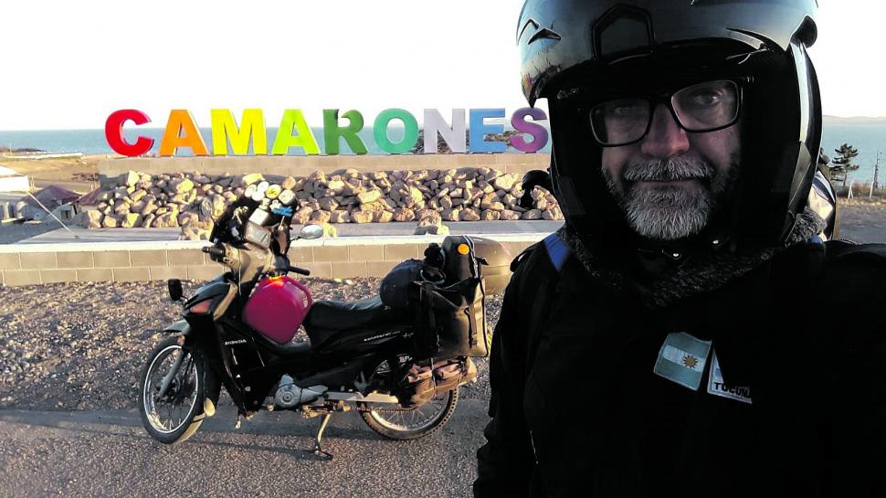 UNA AVENTURA INOLVIDABLE. Ale recorrió el país de punta a punta a bordo de su moto.