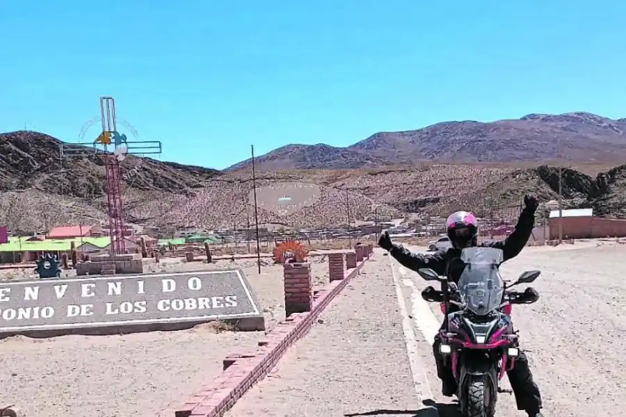 Verano en moto: menos comodidades, más libertad y emociones en las vacaciones