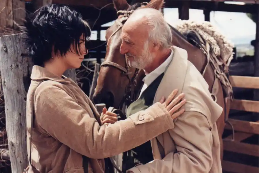 FRENTE A FRENTE. Cecilia Dopazo y Héctor Alterio en una de las escenas.