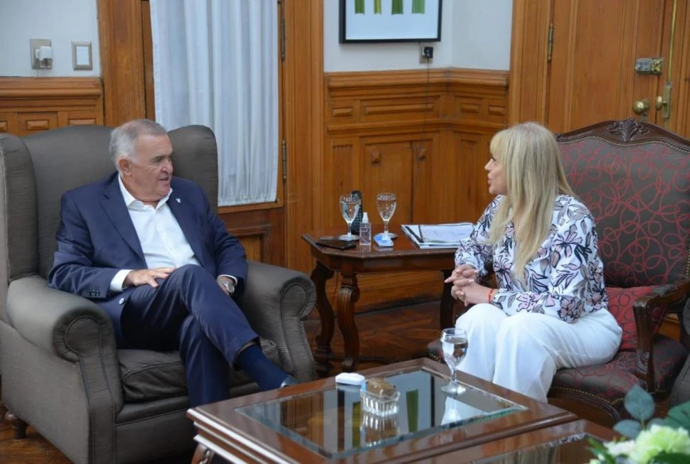 MESA DE TRABAJO. Jaldo y Chahla volvieron a reunirse ayer en Casa de Gobierno para avanzar en los proyectos de obras públicas para la Capital. comunicación pública