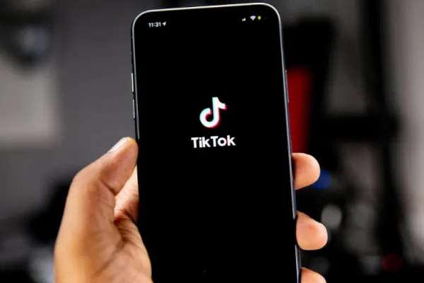 Tres adolescentes abusaron de un compañero en Mendoza: dijeron que era un reto de TikTok