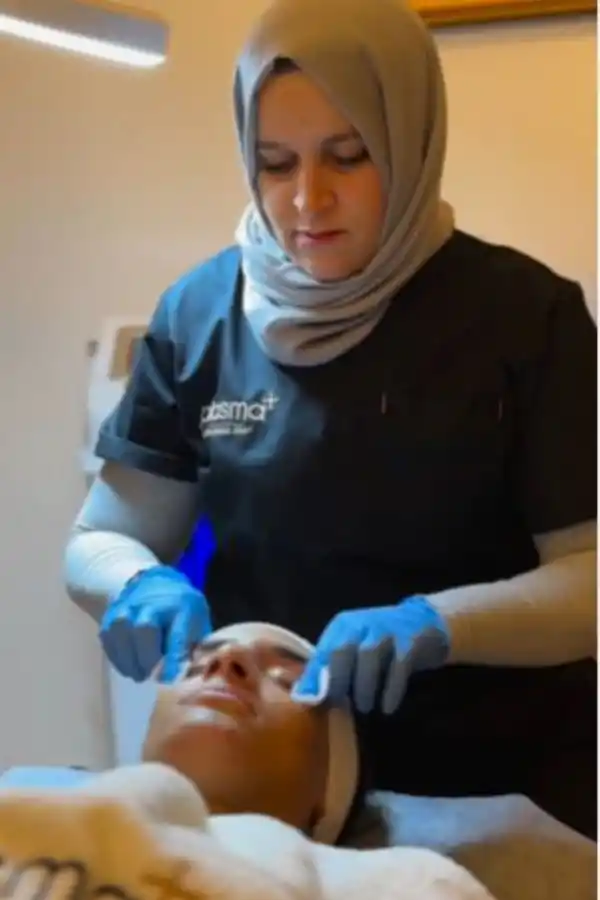 Imane Khelif, la campeona olímpica de boxeo cuyo sexo sigue siendo cuestionado, se sometió a otro procedimiento médico