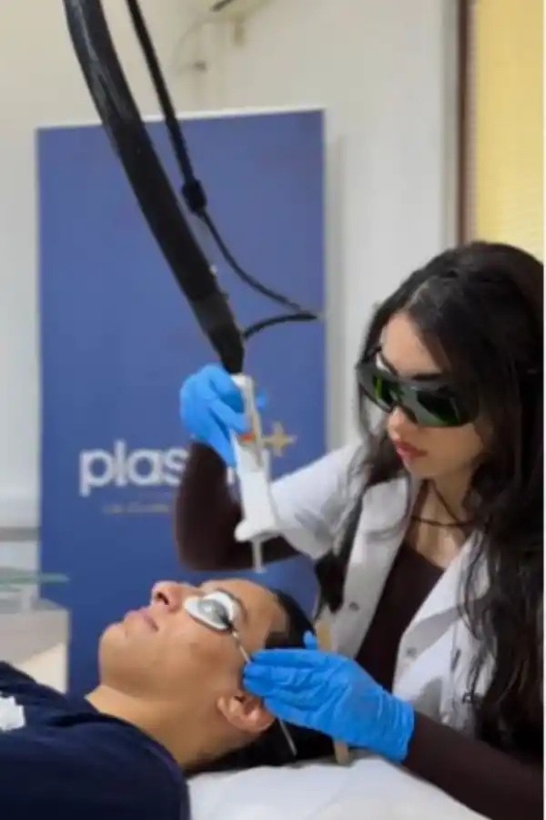 Imane Khelif, la campeona olímpica de boxeo cuyo sexo sigue siendo cuestionado, se sometió a otro procedimiento médico