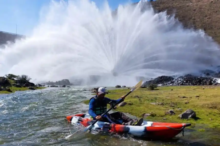 EN KAYAK TAMBIÉN. Los paseos de “Pinocho” incluyen de todo.