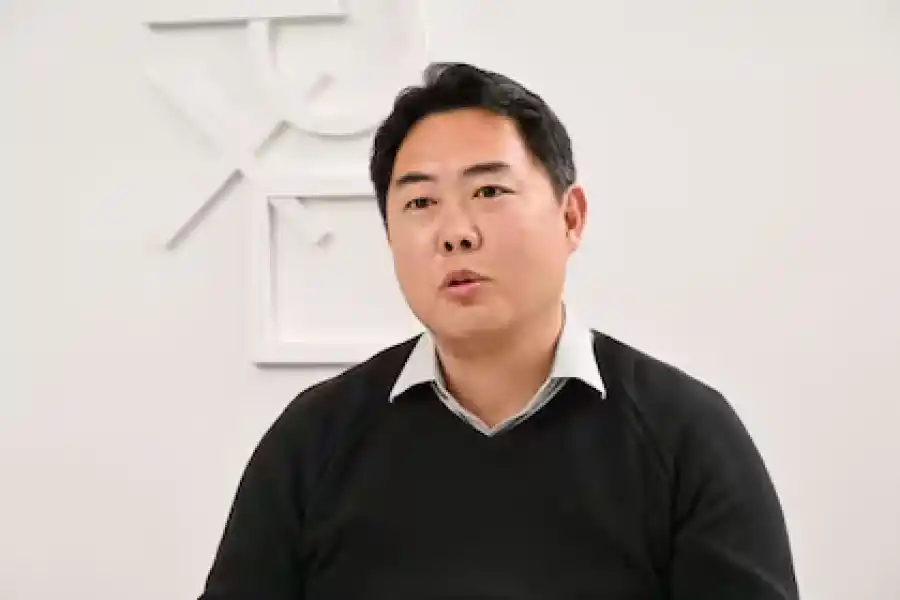 Hideaki Nishino, vicepresidente de Sony que dio el anuncio.