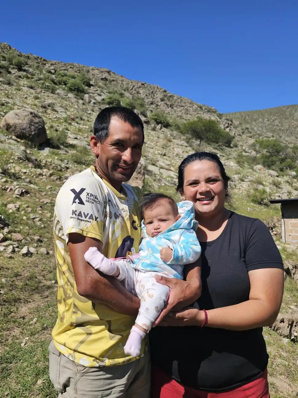 FAMILIA. Cristian junto a su esposa Jéssica y su hija Alfonsina.