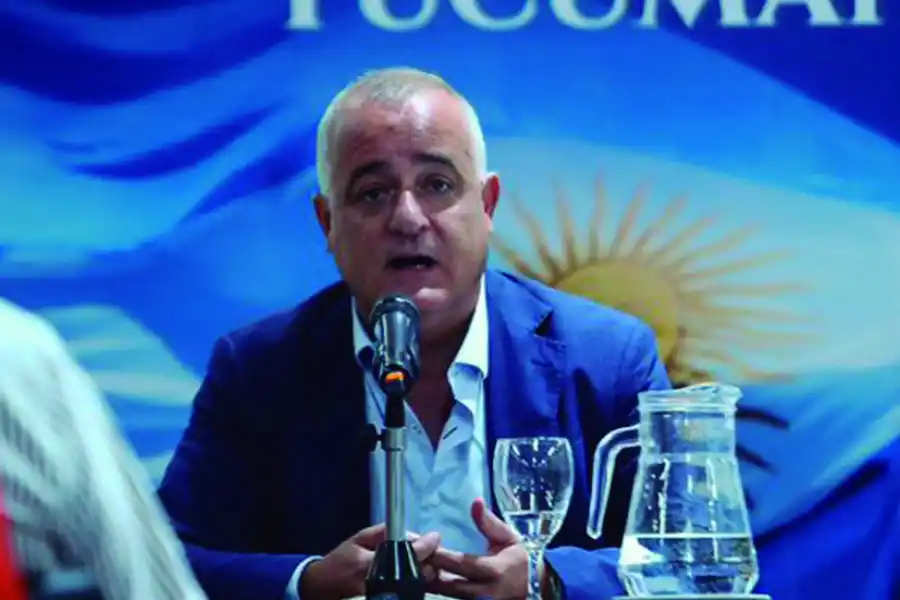 SIN OPCIONES El crecimiento de la población en la periferia de la Capital y en el Gran San Miguel desbordó las principales vías de comunicación entre ciudades. El “Camino del Perú” es el caso más emblemático, al igual que el “Camino de Sirga”. Ambas trazas son la ruta diaria para miles de personas que no tienen vías alternativas.