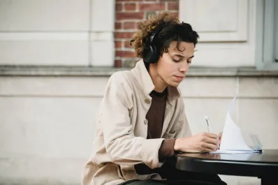 El género musical que debemos escuchar para estudiar, según la ciencia