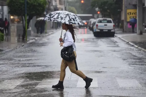 Rige una alerta por lluvias y tormentas en algunas zonas del país.