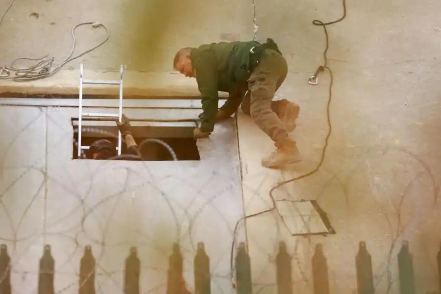 Los agentes estadounidenses encontraron el túnel, que se extiende 300 metros hasta Ciudad Juárez, en El Paso a principios de este mes. Foto: Reuters