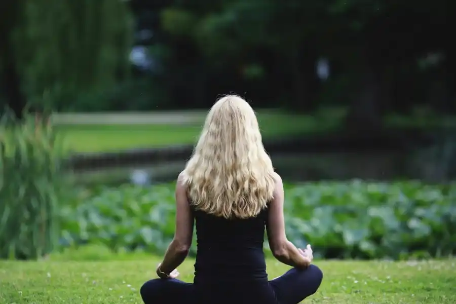 Meditación al aire libre.