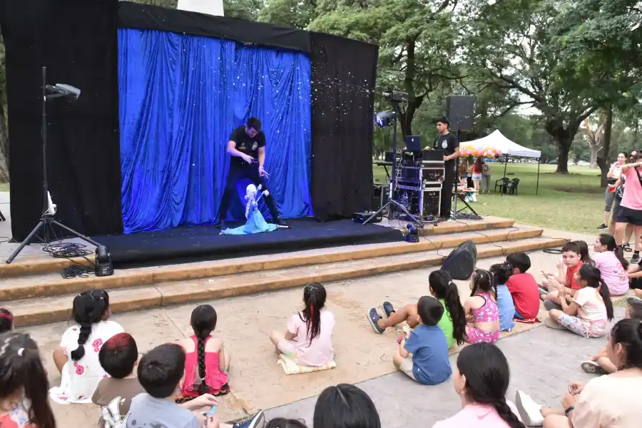 Vacaciones en familia: actividades gratuitas y al aire libre para divertir a los niños