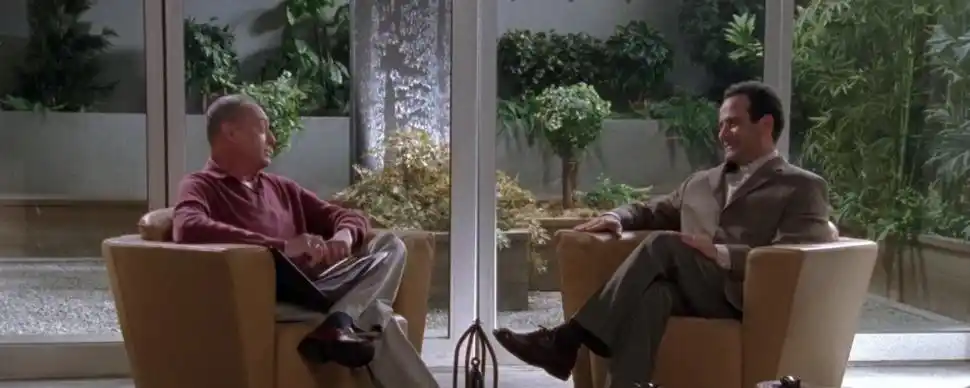 ICÓNICO. En la serie “Monk”, el protagonista quiere irse de vacaciones con su analista cuando le avisa del viaje.