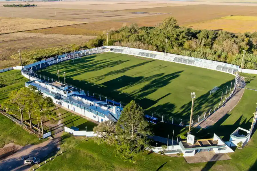 El Estadio Modesto Marrone de Argentino de Monte Maíz, con capacidad para 5500 espectadores.