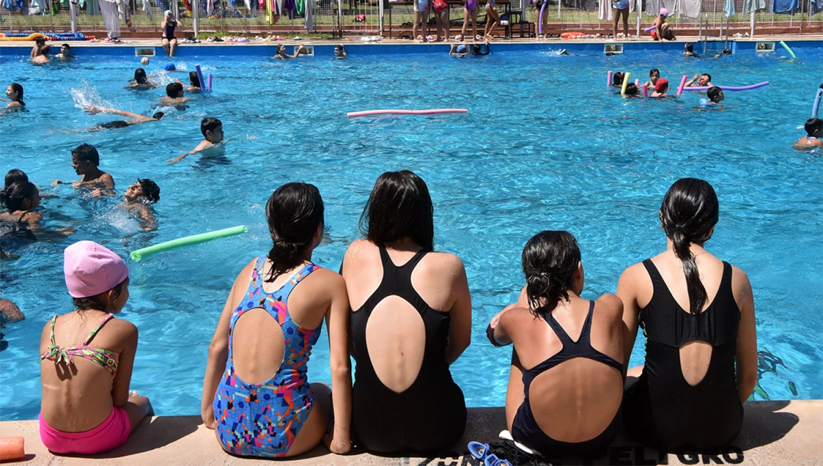 MUCHO CALOR. El SMN anticipa que la sensación térmica llegaría a los 36 °C durante la tarde. 