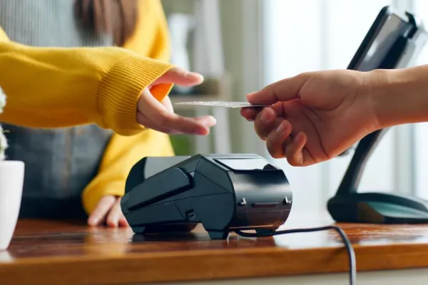 Subió la confianza de los consumidores en enero: alcanzó el nivel más alto en nueve años