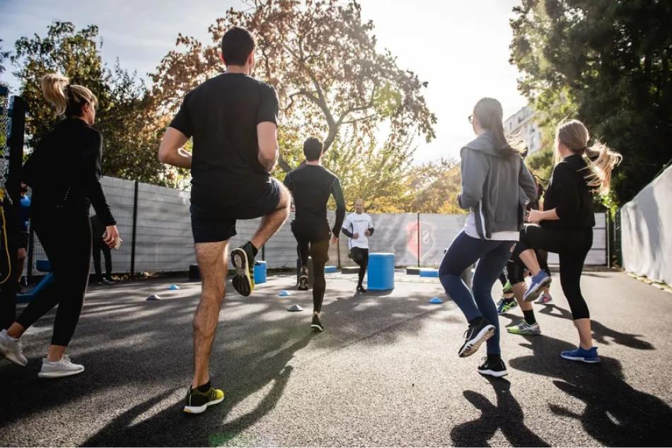 Además de mantener el cerebro en forma, el entrenamiento de fuerza ayuda a mantener la coordinación y el equilibrio.