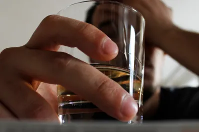 Un estudió reveló cuáles son beneficios de eliminar el consumo de alcohol durante un mes