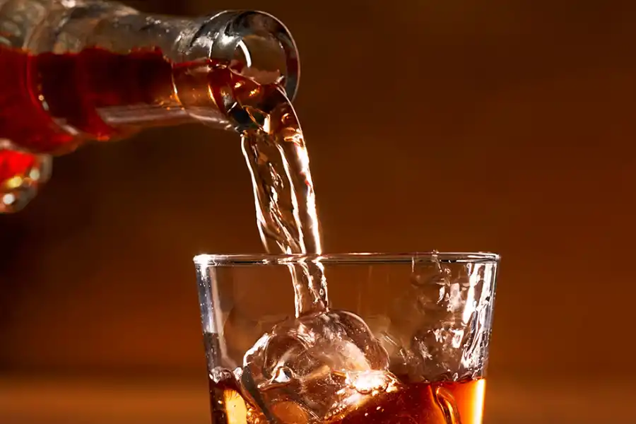 El consumo crónico de alcohol puede debilitar el sistema inmunitario y afectar al buen funcionamiento del cerebro.