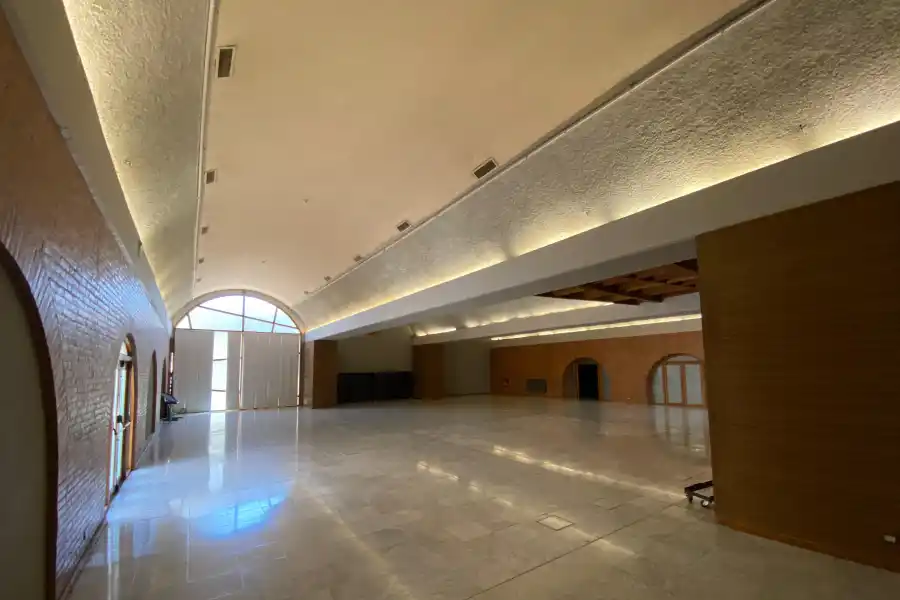 ESPECIAL. El salón “Tehuel A” es preparado para que los jugadores de la Selección se alimenten durante su estadía en el hotel. Atlético lo utilizó hoy para unos ejercicios de activación.