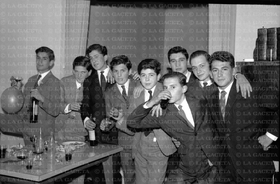 Recuerdos fotográficos: el festejo de “los muchachos de antes”