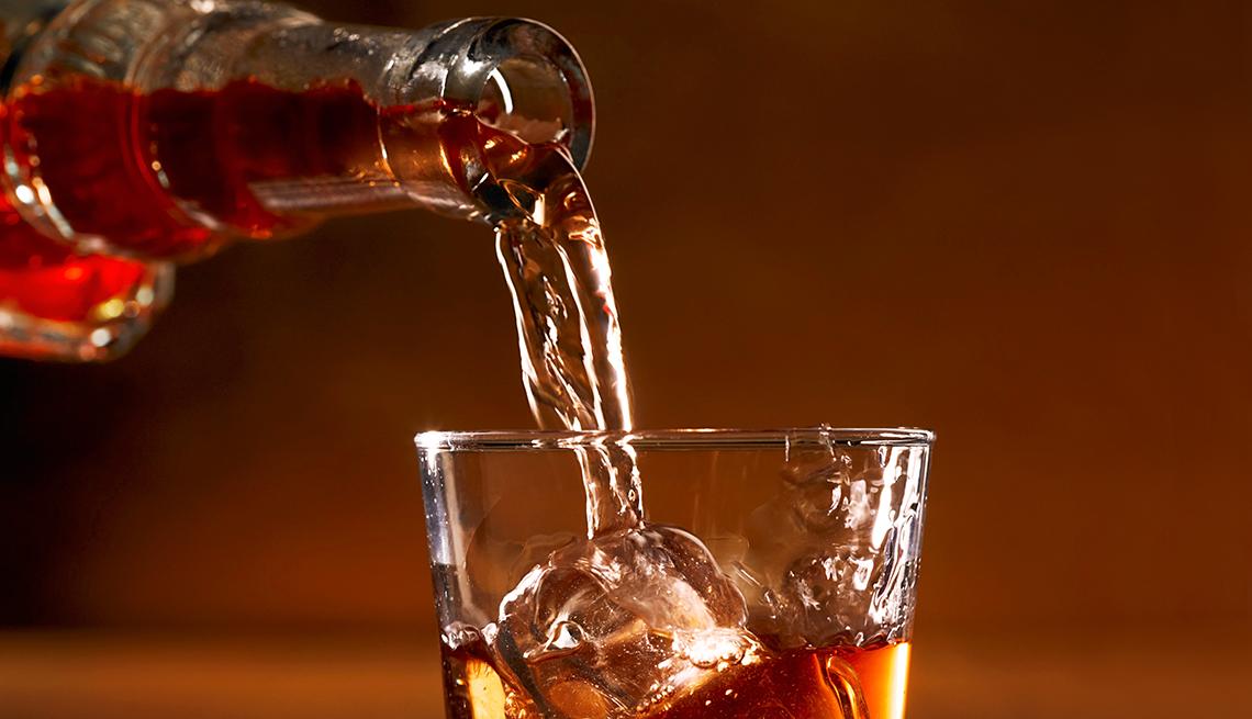 El consumo crónico de alcohol puede debilitar el sistema inmunitario y afectar al buen funcionamiento del cerebro.