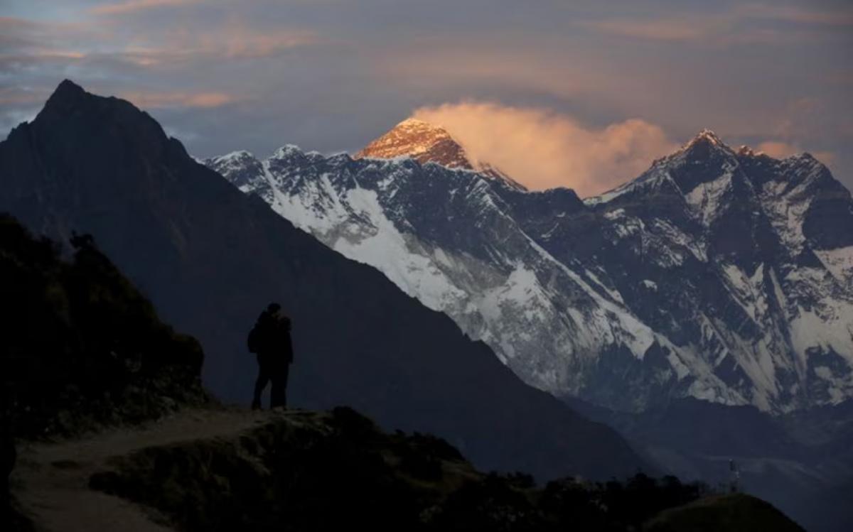 Las tarifas para subir al Everest aumentarán en un 36%