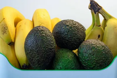 La razón por la que deberíamos lavar las bananas y las paltas antes de consumirlas