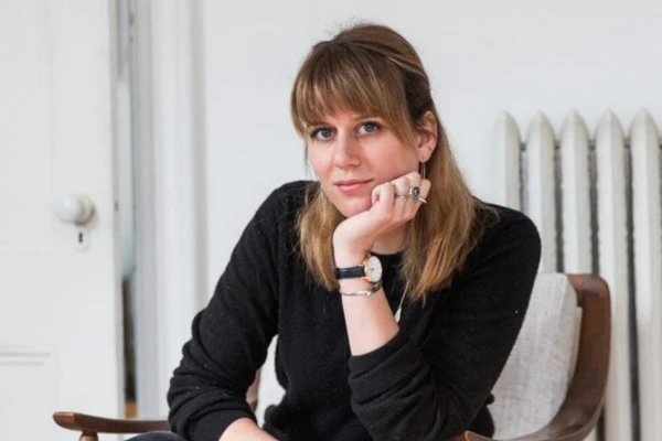 La belleza y la fealdad son siamesas pegadas por la espalda